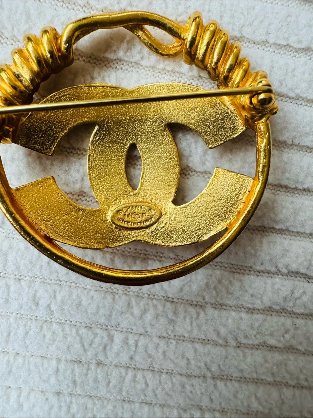 Gold-Tone Interlocking CC Logo Brooch - excellent condition